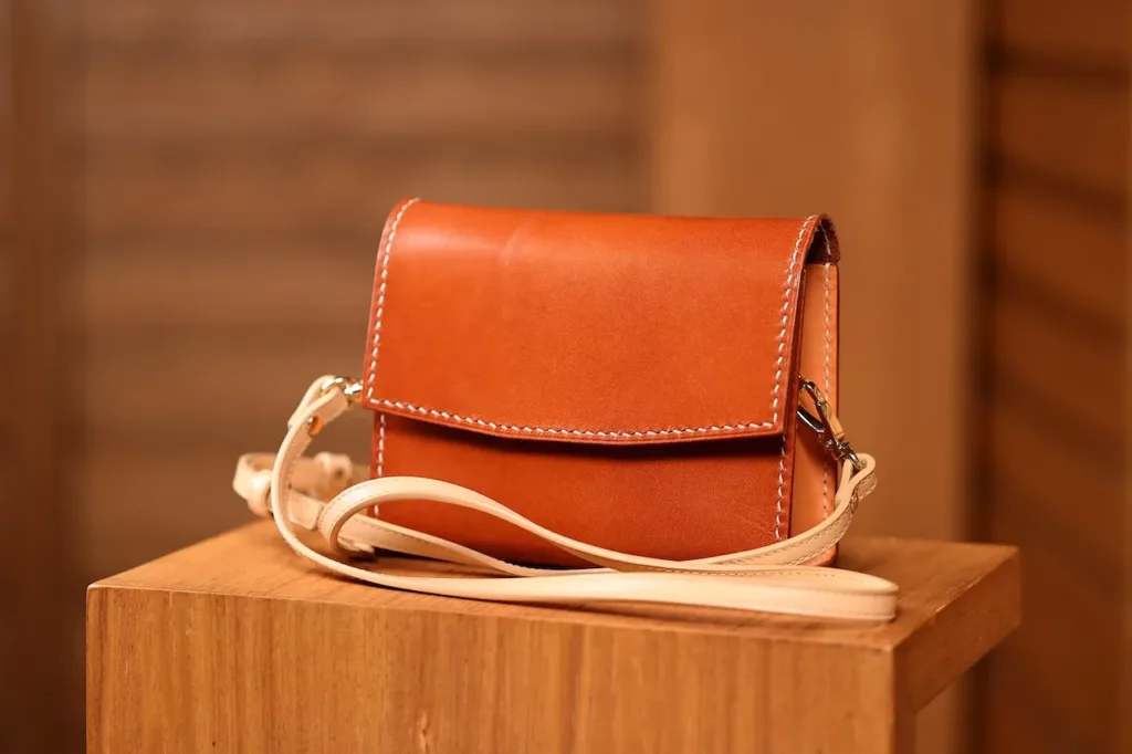 Baby Bevel Crossbody (17cm) - finished-item