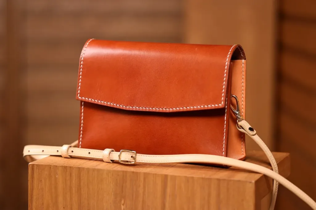 Bevel Crossbody (22cm) - finished-item