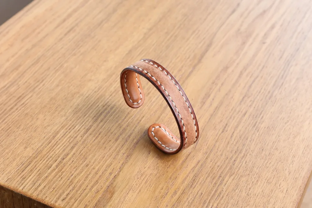 Touch Leather bracelet (1 piece)