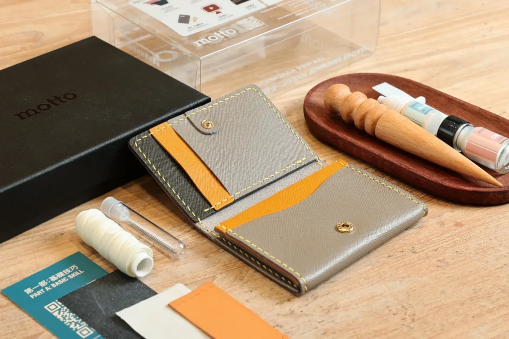 Dwelling I Card Holder - toolkit