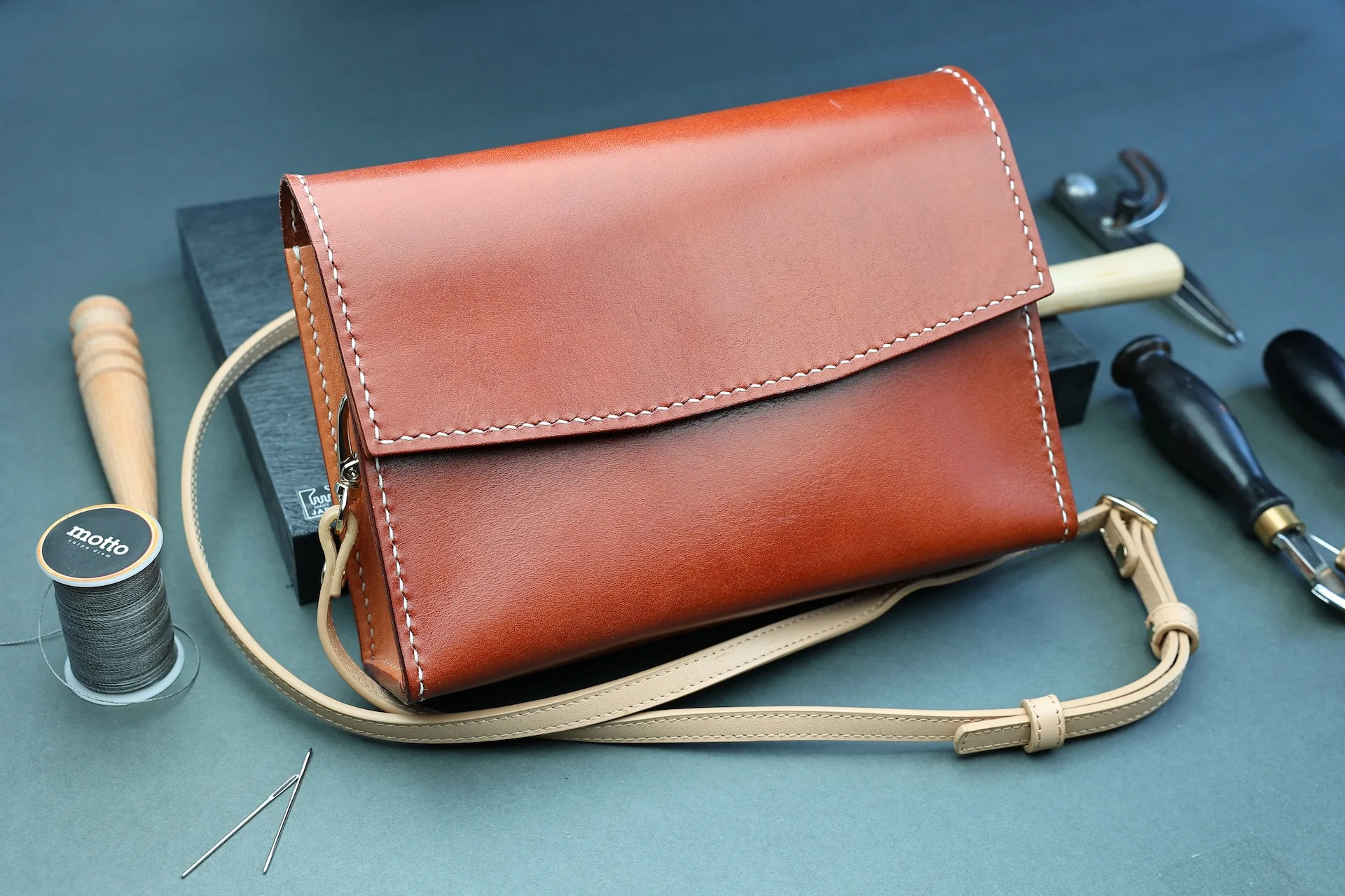 Bevel Crossbody 小袋 (22cm) - workshop