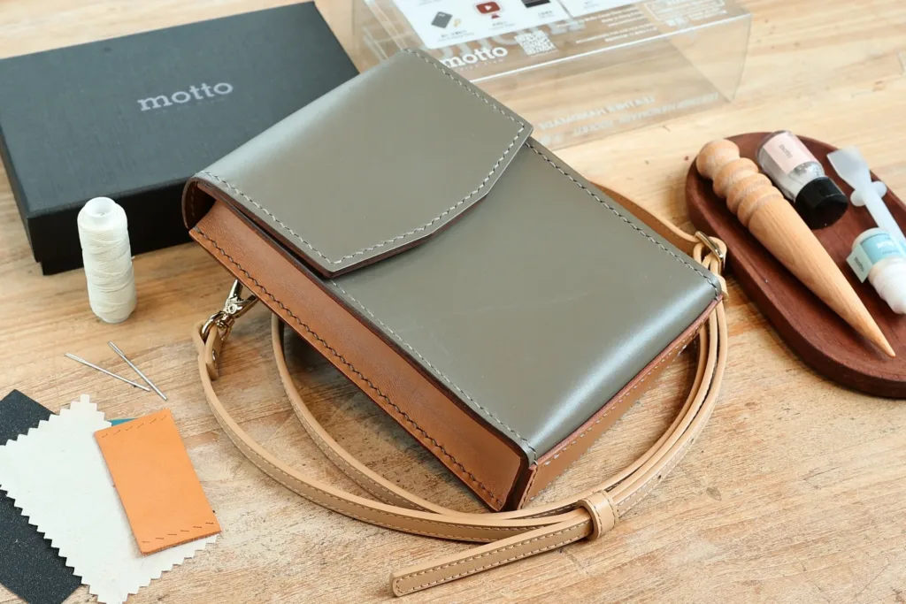 Bevel Crossbody 迷你袋 (直向) - toolkit