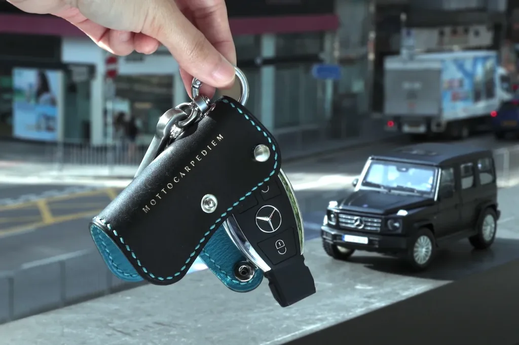 Cocoon Two Tone Car Key Case [Mercedes-Benz G-Class color matching] (End-Product)