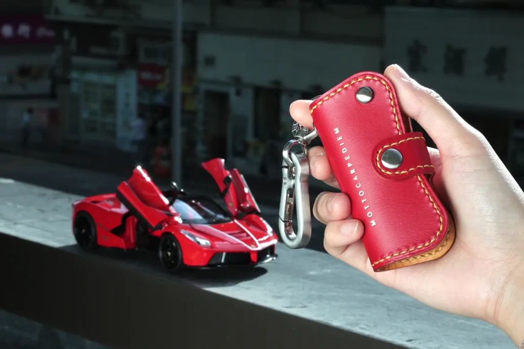 Cocoon Two Tone Car Key Case [Ferrari color matching] (End-Product) - finished-item