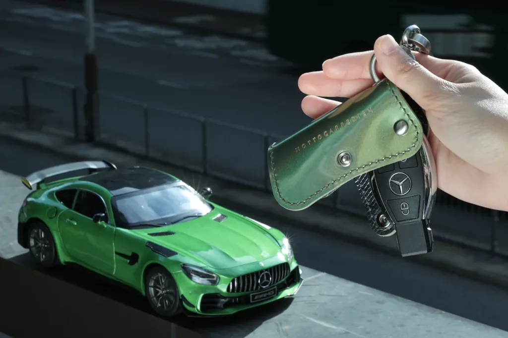 Cocoon Two Tone Car Key Case [Mercedes-Benz AMG GT R color matching] (End-Product) - finished-item