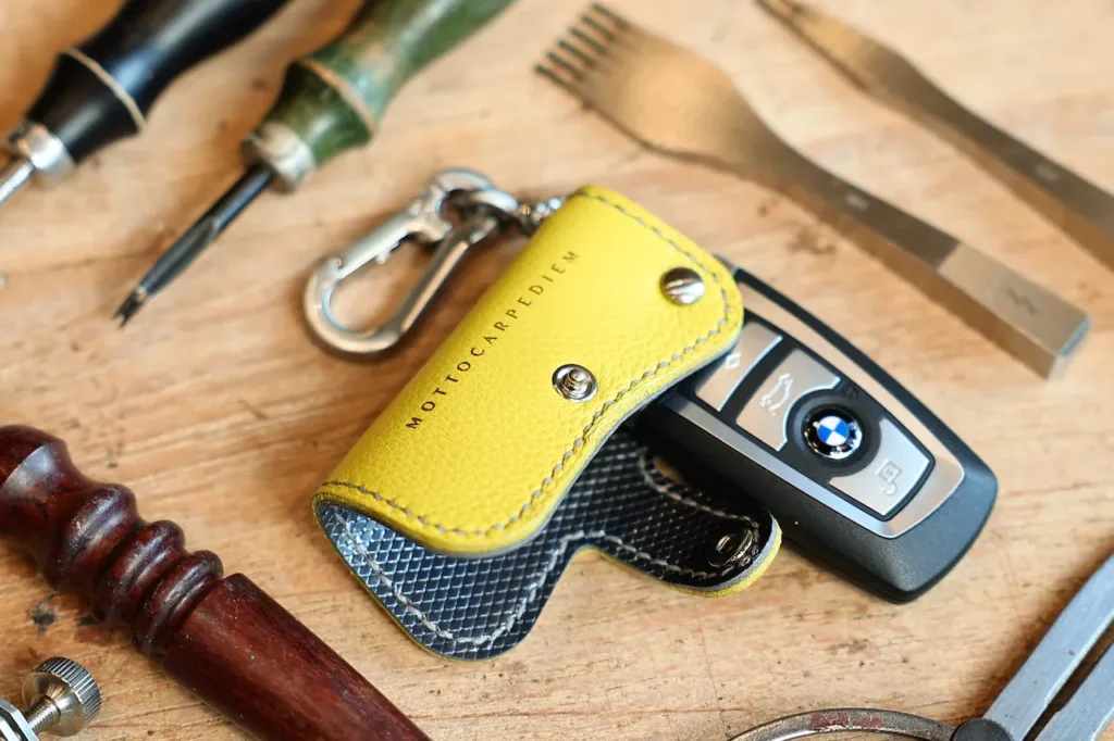 Cocoon 雙色車匙套 [BMW M4 配色]（完成品） - workshop